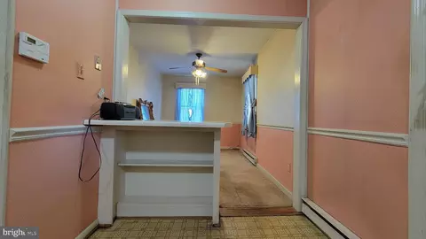 Entry Way - 221 Devonshire Rd, Hagerstown, MD 21740 photo 3 of 5