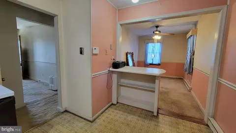 Entry Way - 221 Devonshire Rd, Hagerstown, MD 21740 photo 4 of 5