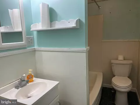 Bath - 25447 Cascade Rd, Cascade, MD 21719 photo 1 of 2