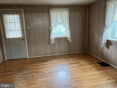 Living - 25447 Cascade Rd, Cascade, MD 21719 photo 1 of 2