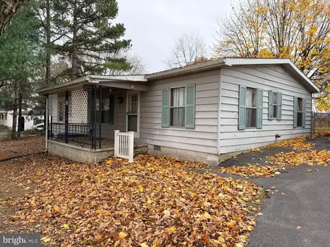 16872 Shinham Rd, Hagerstown, MD 21740