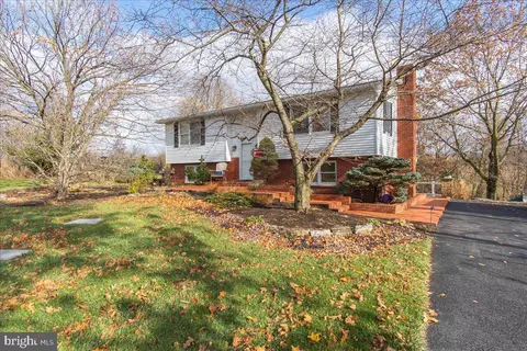 11701 Walnut Point Rd, Hagerstown, MD 21740