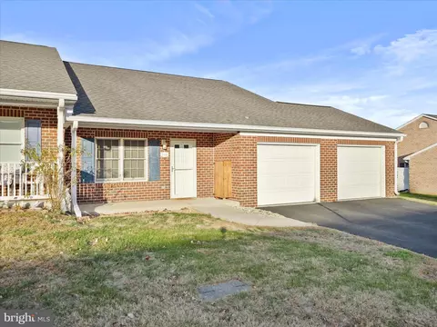 716 Largo Dr, Hagerstown, MD 21740