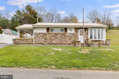 208 Fulton St, Hancock, MD 21750