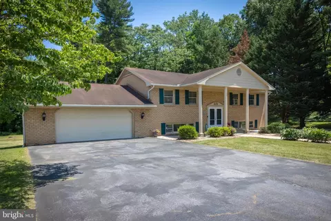10813 Wilcox Dr, Williamsport, MD 21795