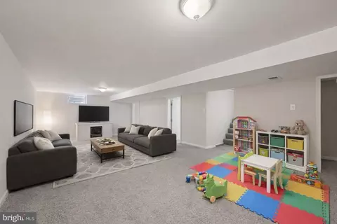 Living - 11936 Comanche Dr, Smithsburg, MD 21783 photo 3 of 3