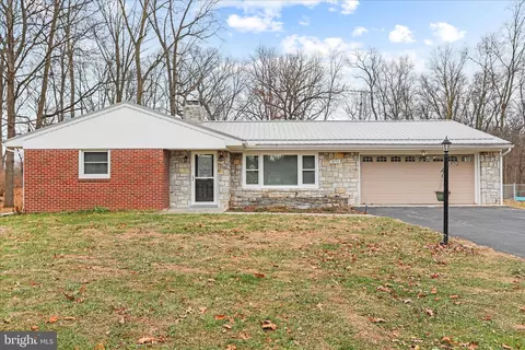 19734 Longmeadow Rd, Hagerstown, MD 21742