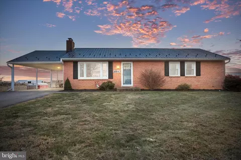 16840 Petmar Cir, Hagerstown, MD 21742
