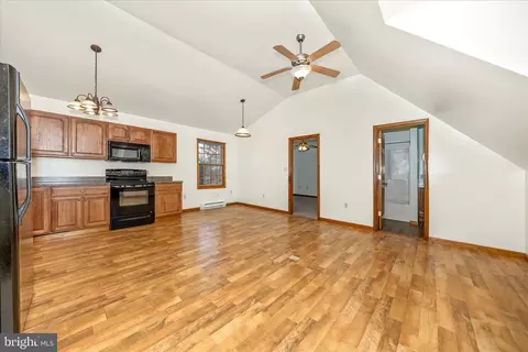 Living - 14013 Maple Rdg, Hancock, MD 21750 photo 4 of 5
