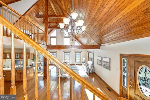 Entry Way - 14013 Maple Rdg, Hancock, MD 21750 photo 2 of 2
