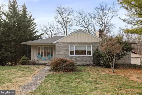 9714 Crystal Falls Dr, Hagerstown, MD 21740
