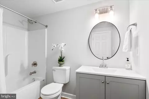Bath - 322 Lanafield Cir, Boonsboro, MD 21713 photo 2 of 2