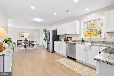 Kitchen - 322 Lanafield Cir, Boonsboro, MD 21713 photo 2 of 2
