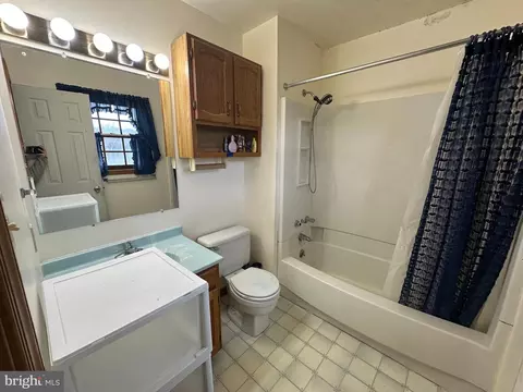 Bath - 12103 Itnyre Rd, Smithsburg, MD 21783 photo 1 of 6
