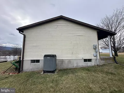 Exterior - 12103 Itnyre Rd, Smithsburg, MD 21783 photo 8 of 14
