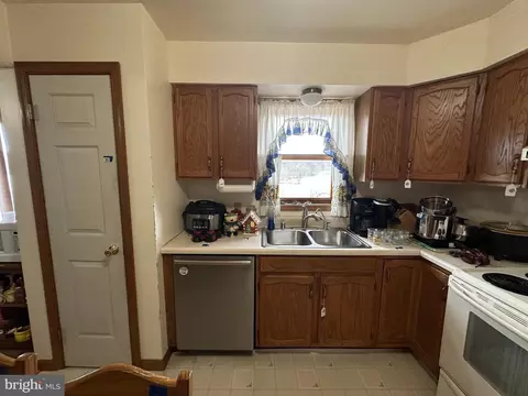 Kitchen - 12103 Itnyre Rd, Smithsburg, MD 21783 photo 3 of 4