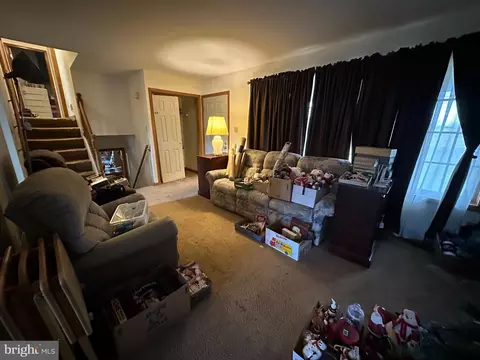 Living - 12103 Itnyre Rd, Smithsburg, MD 21783 photo 2 of 2