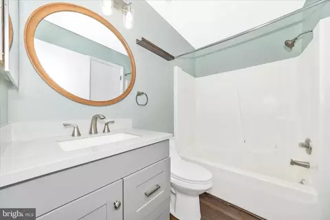 Bath - 103 Rebeccas Ct, Smithsburg, MD 21783 photo 1 of 4