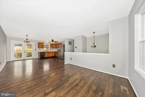Living - 103 Rebeccas Ct, Smithsburg, MD 21783 photo 3 of 7