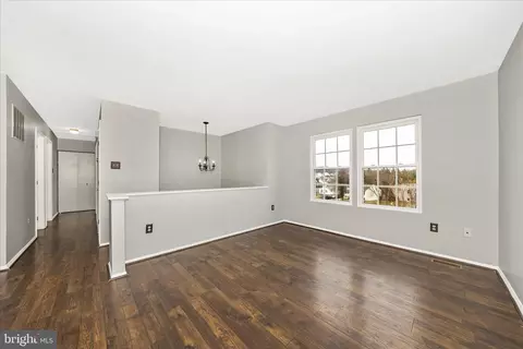 Living - 103 Rebeccas Ct, Smithsburg, MD 21783 photo 4 of 7