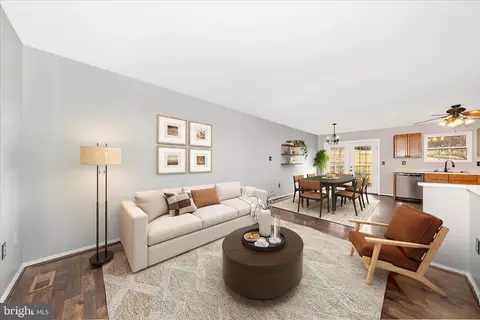 Living - 103 Rebeccas Ct, Smithsburg, MD 21783 photo 2 of 7