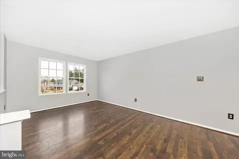 Living - 103 Rebeccas Ct, Smithsburg, MD 21783 photo 5 of 7