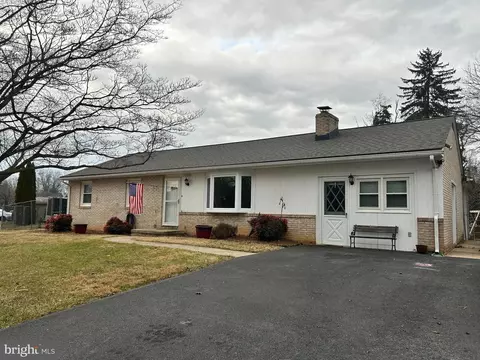 20800 Emerald Dr, Hagerstown, MD 21742