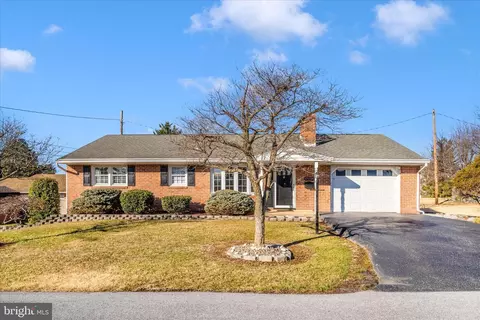 17208 Amber Dr, Hagerstown, MD 21740