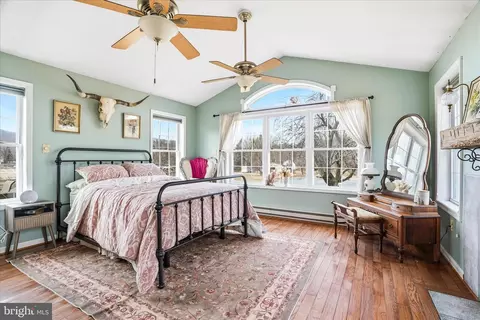 Bedroom - 25210 Cascade Rd, Cascade, MD 21719 photo 1 of 10