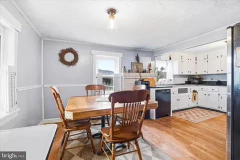 Dining - 25210 Cascade Rd, Cascade, MD 21719 photo 1 of 6