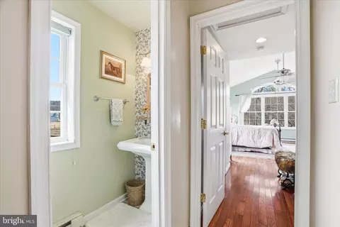 Entry Way - 25210 Cascade Rd, Cascade, MD 21719 photo 3 of 8