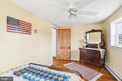 Bedroom - 25210 Cascade Rd, Cascade, MD 21719 photo 4 of 10