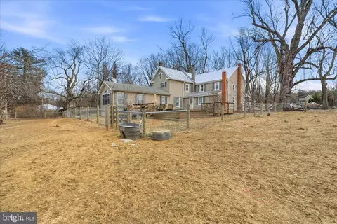 Exterior - 25210 Cascade Rd, Cascade, MD 21719 photo 10 of 19