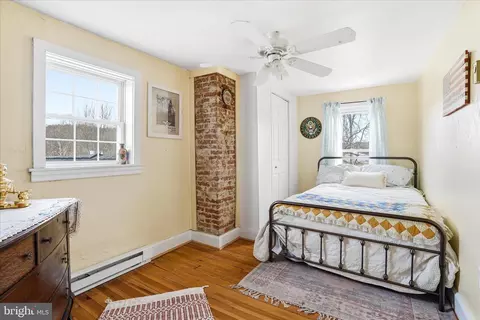 Bedroom - 25210 Cascade Rd, Cascade, MD 21719 photo 3 of 10