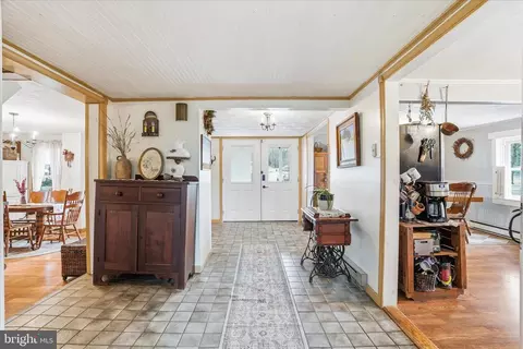 Entry Way - 25210 Cascade Rd, Cascade, MD 21719 photo 2 of 8