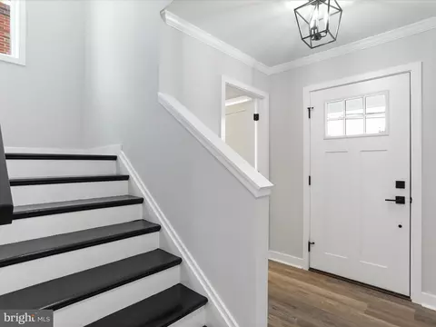 Entry Way - 325 Devonshire Rd, Hagerstown, MD 21740 photo 2 of 8