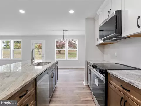 Kitchen - 325 Devonshire Rd, Hagerstown, MD 21740 photo 4 of 4