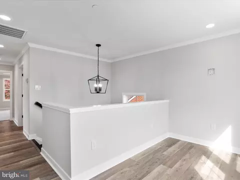 Entry Way - 325 Devonshire Rd, Hagerstown, MD 21740 photo 7 of 8