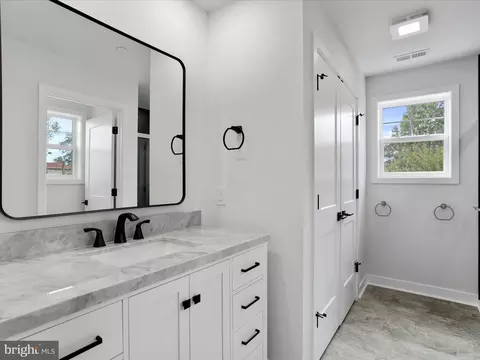 Bath - 325 Devonshire Rd, Hagerstown, MD 21740 photo 4 of 5