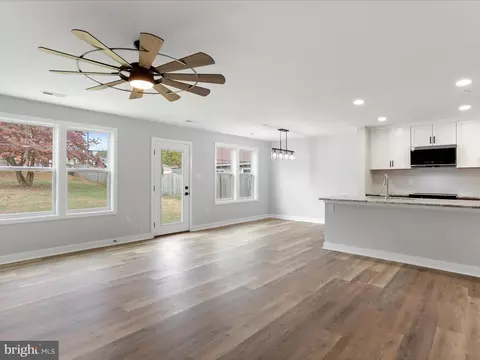 Living - 325 Devonshire Rd, Hagerstown, MD 21740 photo 2 of 3
