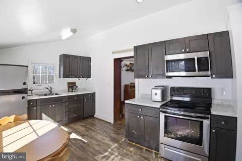 Kitchen - 23453 Fruit Tree Dr, Smithsburg, MD 21783 photo 1 of 2