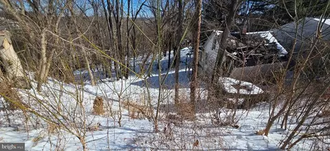 28 Brent St, Hancock, MD 21750