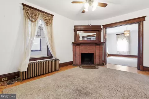 Living - 72 S Main St, Smithsburg, MD 21783 photo 3 of 6