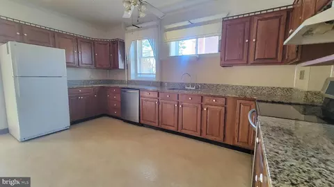 Entry Way - 72 S Main St, Smithsburg, MD 21783 photo 2 of 8
