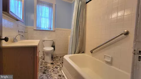 Entry Way - 72 S Main St, Smithsburg, MD 21783 photo 6 of 8