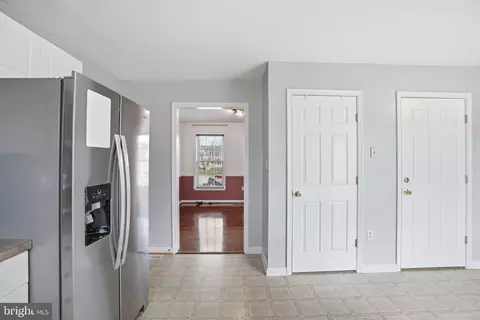 Entry Way - 104 Drew Cir, Smithsburg, MD 21783 photo 3 of 8
