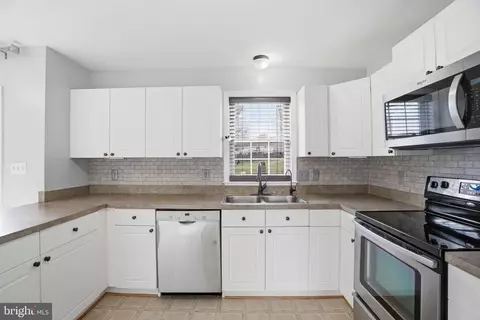 Kitchen - 104 Drew Cir, Smithsburg, MD 21783 photo 2 of 3
