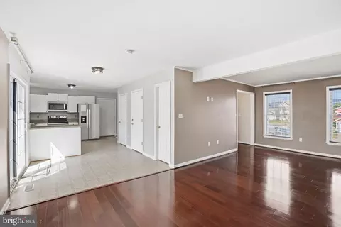 Living - 104 Drew Cir, Smithsburg, MD 21783 photo 2 of 5