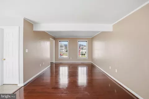 Living - 104 Drew Cir, Smithsburg, MD 21783 photo 3 of 5