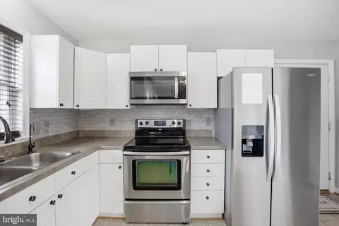 Kitchen - 104 Drew Cir, Smithsburg, MD 21783 photo 3 of 3
